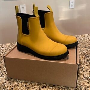 Merry People rain boots, women’s size 9. Mustard yellow